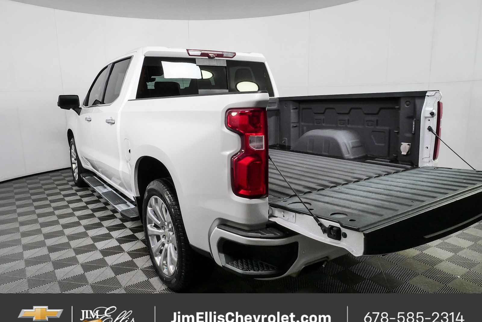 Certified Used 2021 IRIDESCENT PEARL TRICOAT Chevrolet High Country image 32