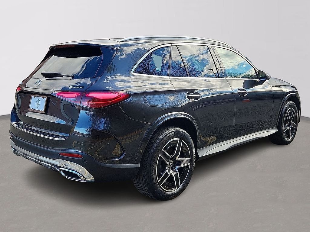 Used 2026 Graphite Grey Metallic Mercedes-Benz GLC 300 image 3