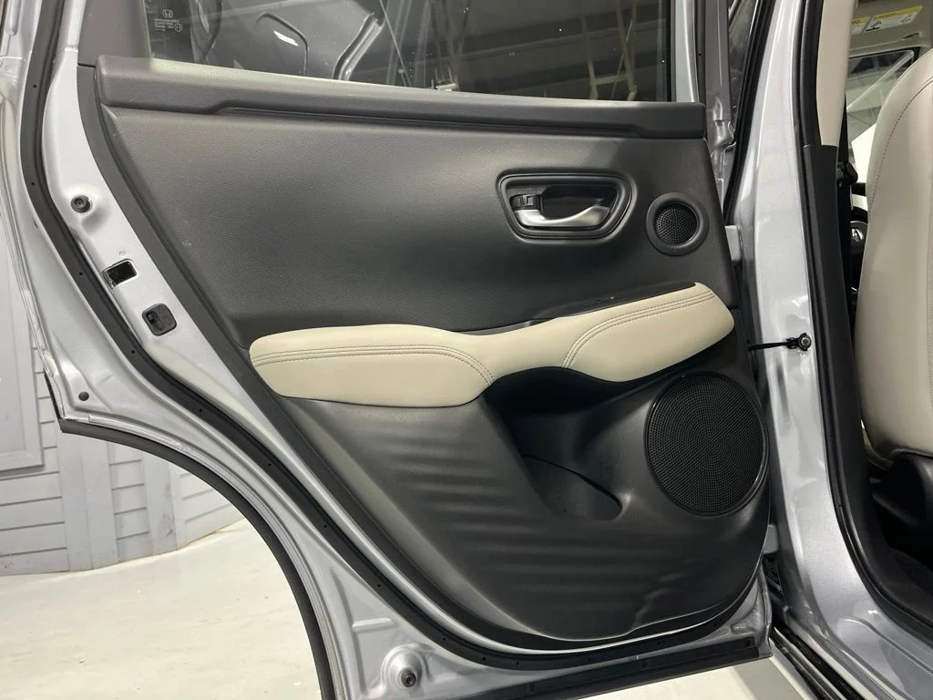 Used 2025 Lunar Silver Metallic Honda AWD EX-L image 27