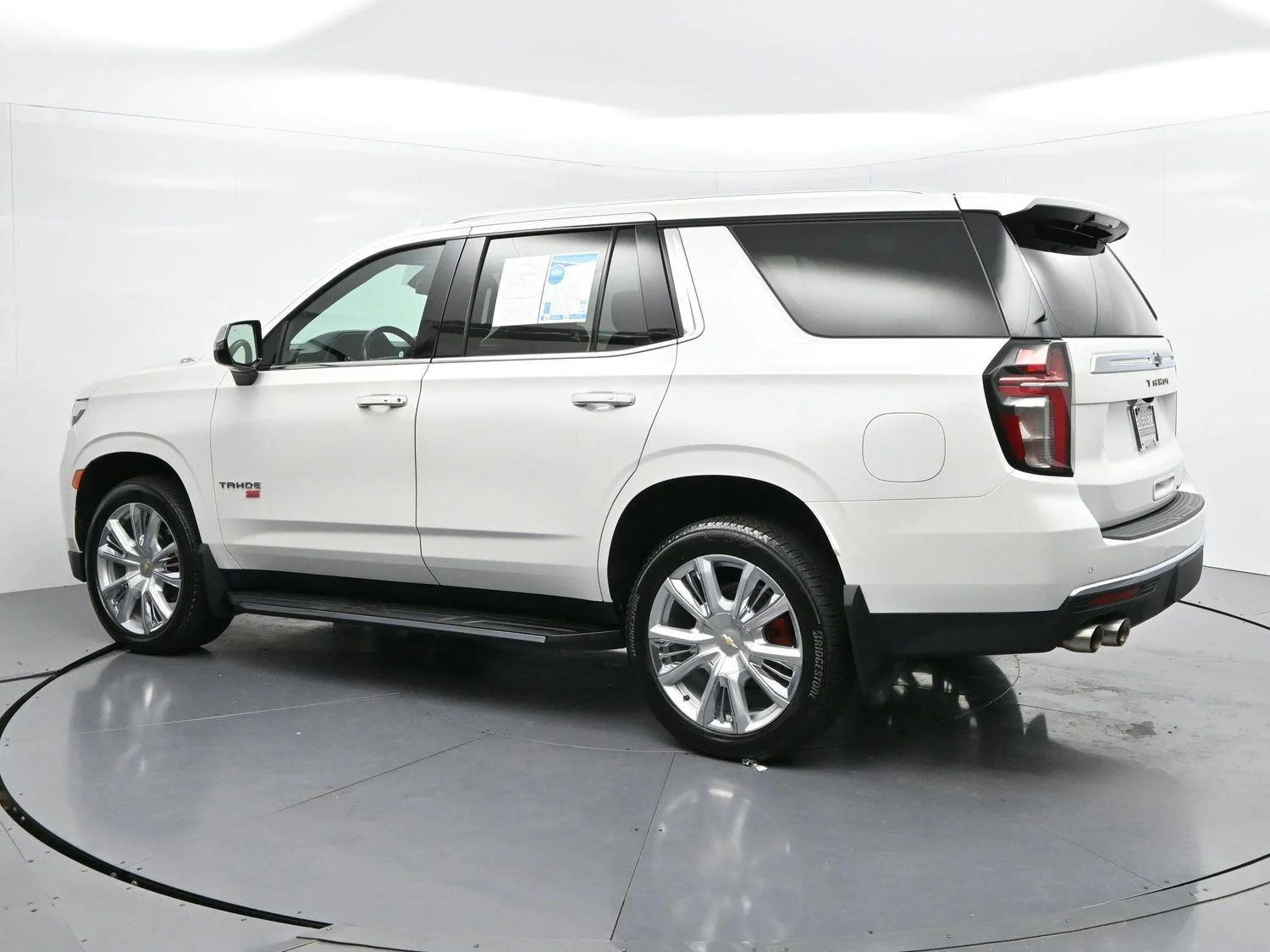 Used 2023 Iridescent Pearl Tricoat Chevrolet Premier image 5