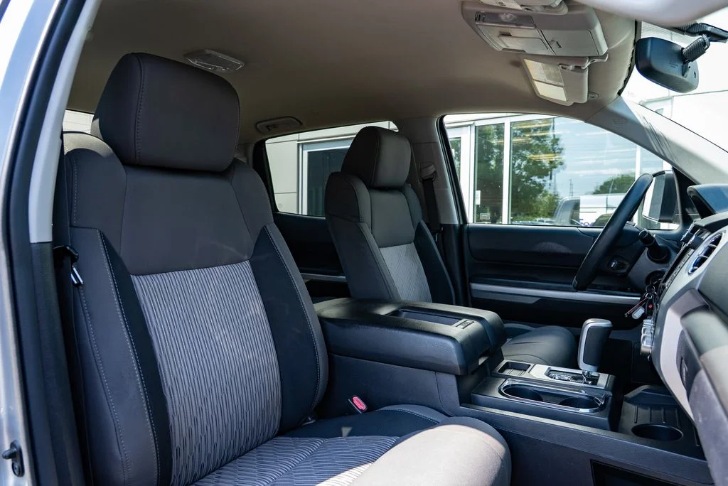 Used 2017 Silver Toyota SR5 image 28