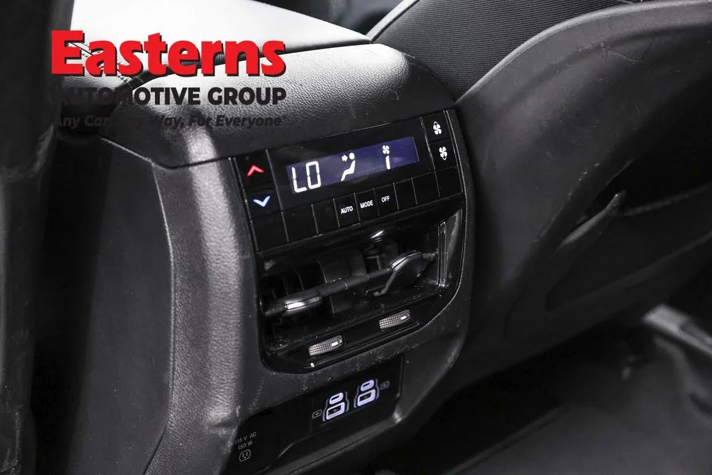Used 2023 White Jeep Altitude image 23