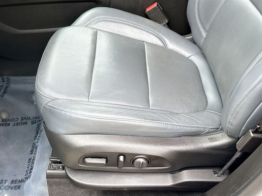 Used 2020 Summit White Chevrolet Premier image 20