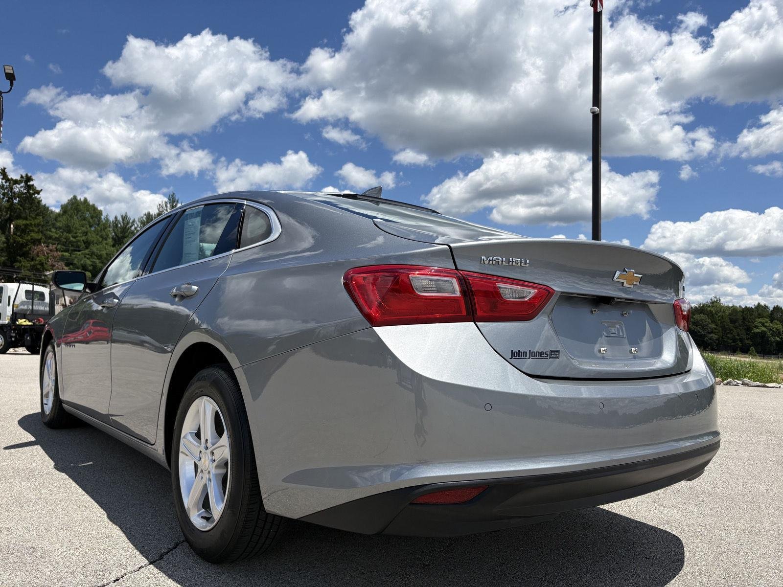 Used 2024 Sterling Gray Metallic Chevrolet LT image 20