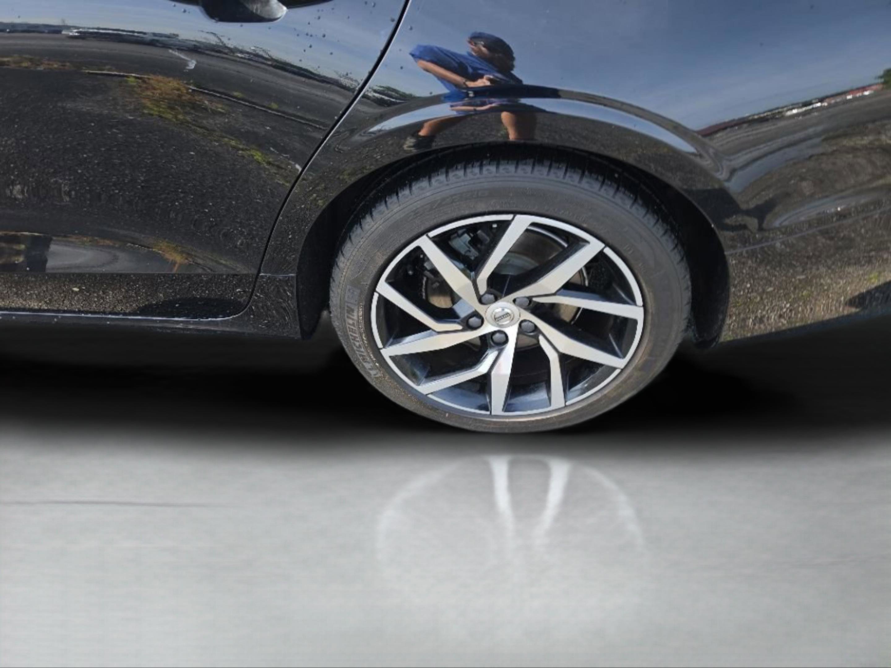 2020 Volvo S60 Momentum - Photo 31
