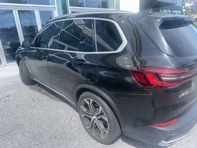 Used 2023 Black Sapphire Metallic BMW sDrive40i image 4