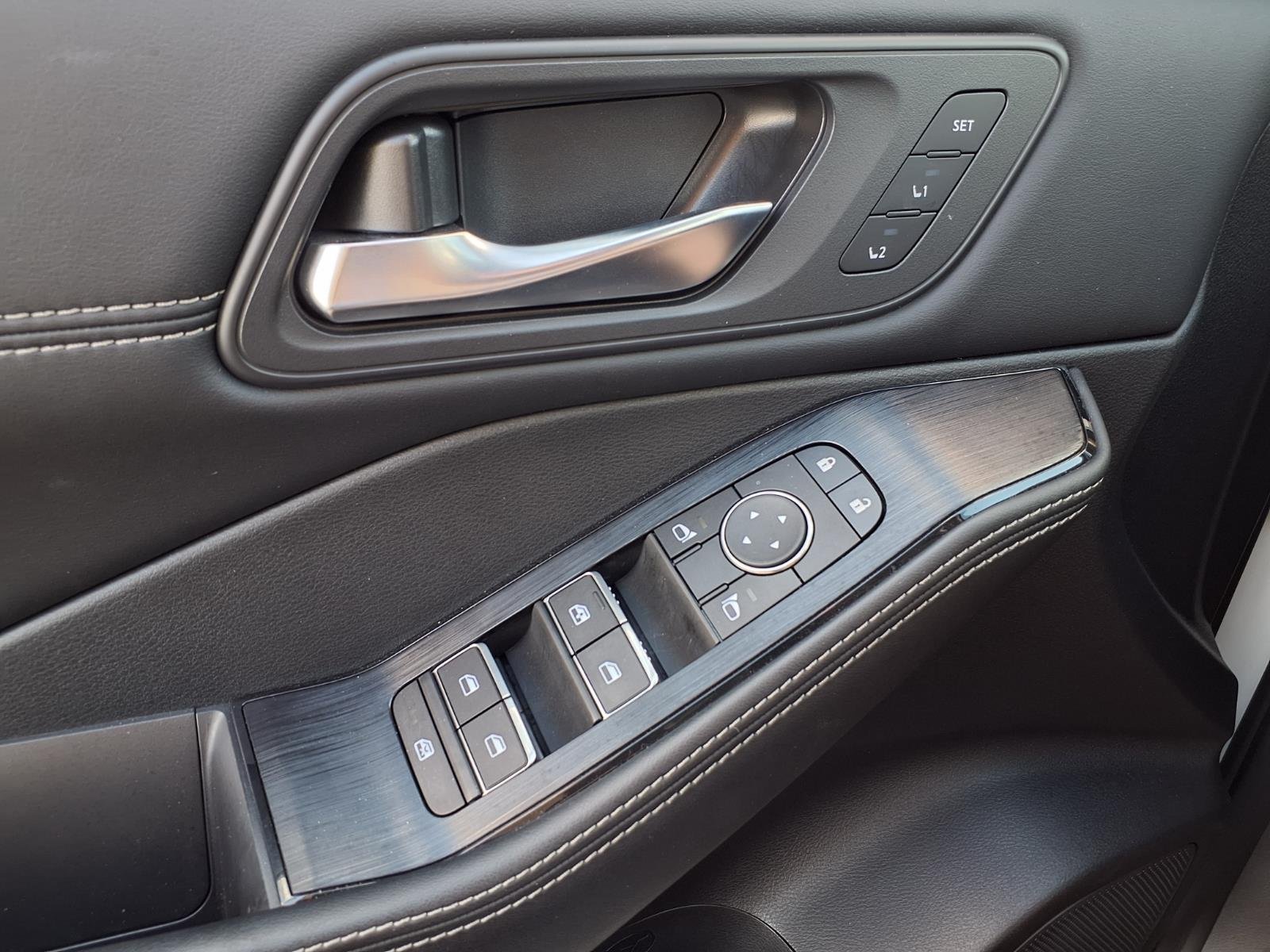 2025 Nissan Rogue SL - Photo 11