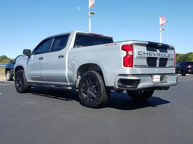 Used 2022 Silver Chevrolet Custom image 8