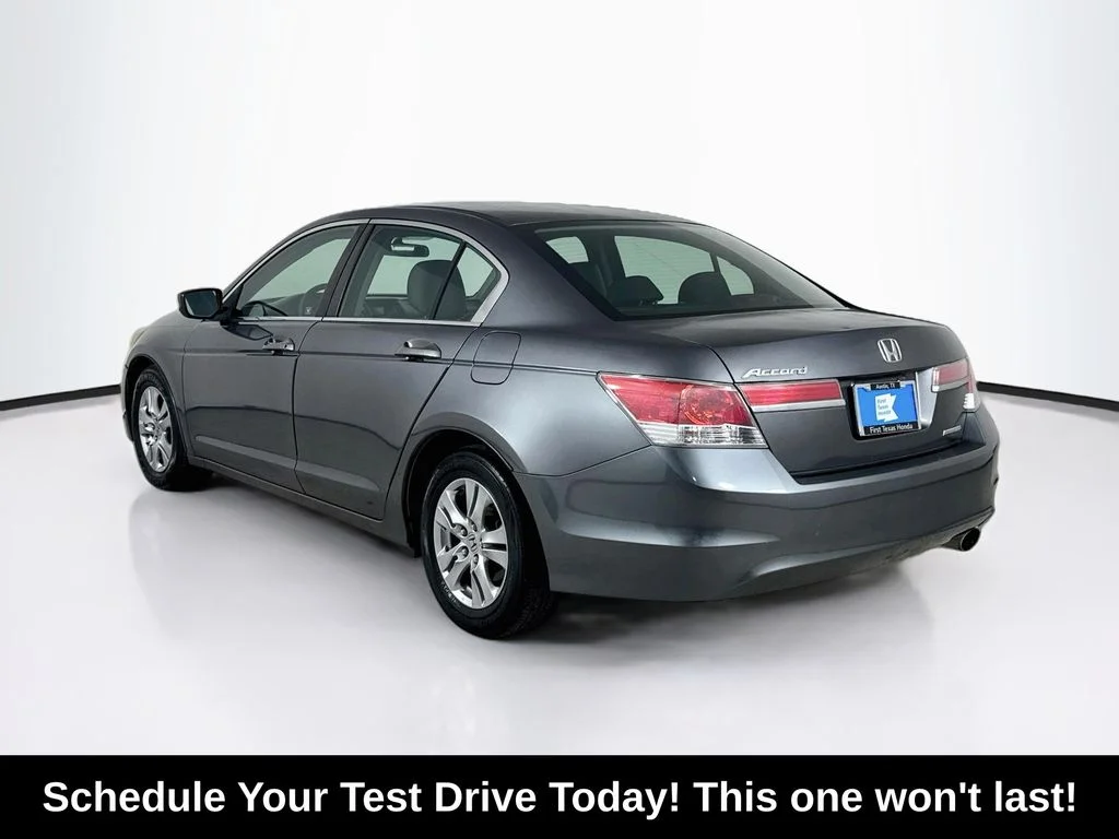 Used 2011 Polished Metal Metallic Honda SE image 5