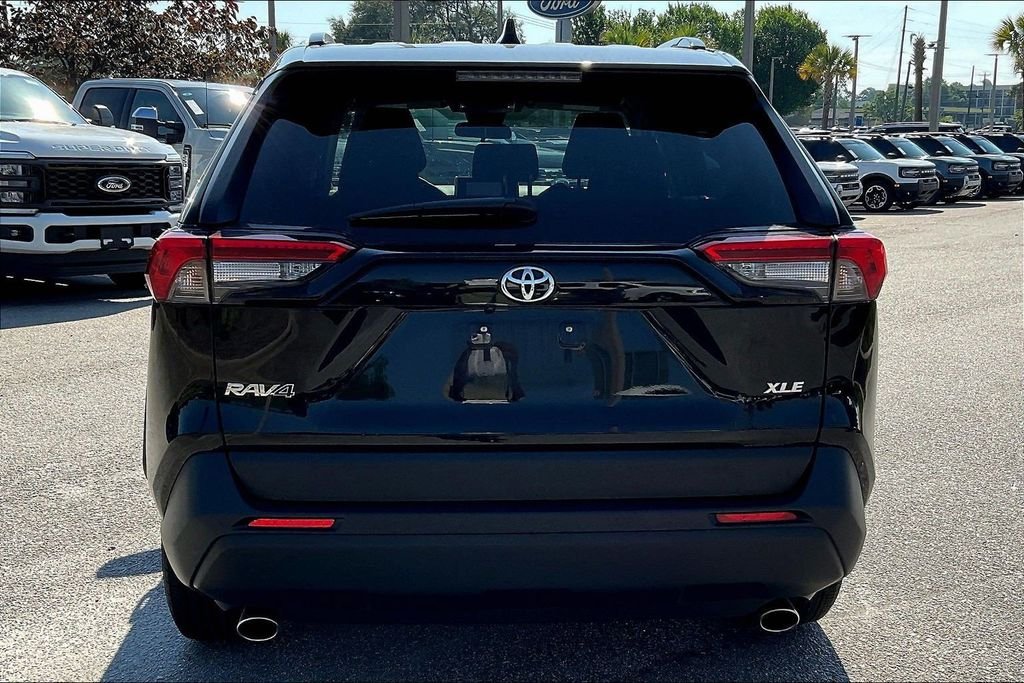 Used 2025 Midnight Black Metallic Toyota XLE image 5