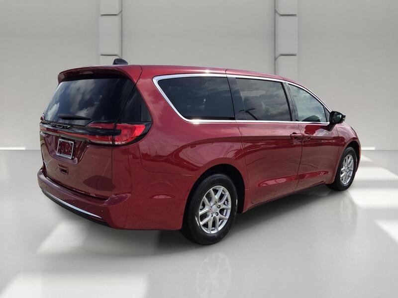 New 2027 Red Hot Pearl-Coat Exterior Paint Chrysler SELECT FWD image 5