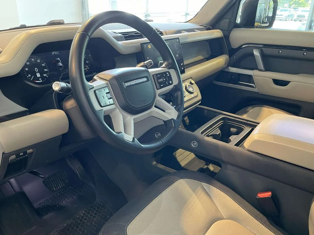 Used 2022 Santorini Black Metallic Land Rover X-Dynamic HSE image 13