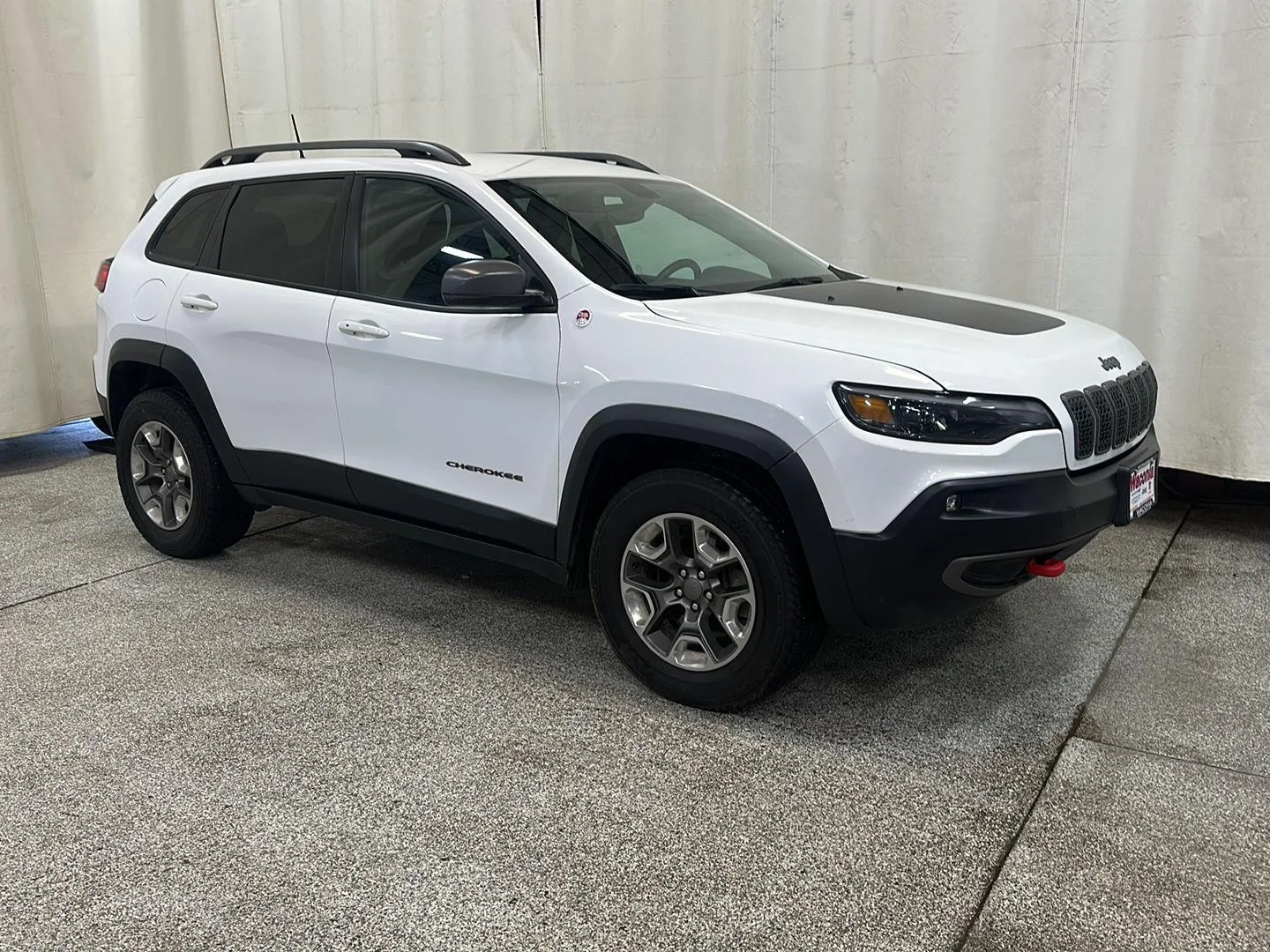 Used 2019 Bright White Clearcoat Jeep Trailhawk image 7
