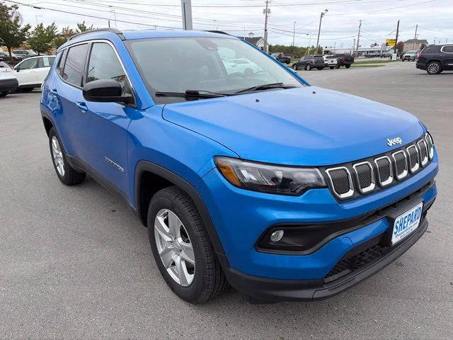 Used 2022 Blue Jeep Latitude image 3