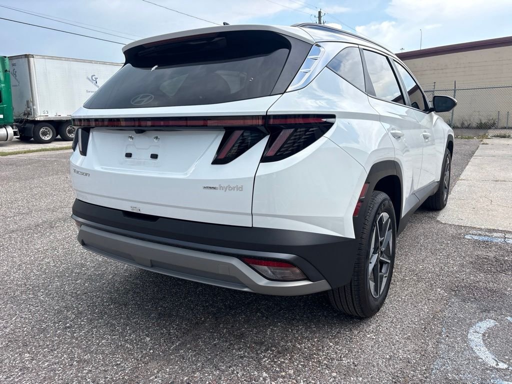 Used 2025 White Hyundai SEL Convenience image 3
