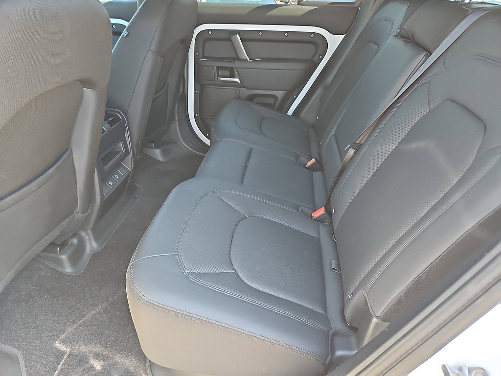 Used 2025  Land Rover 110 P300 S image 15