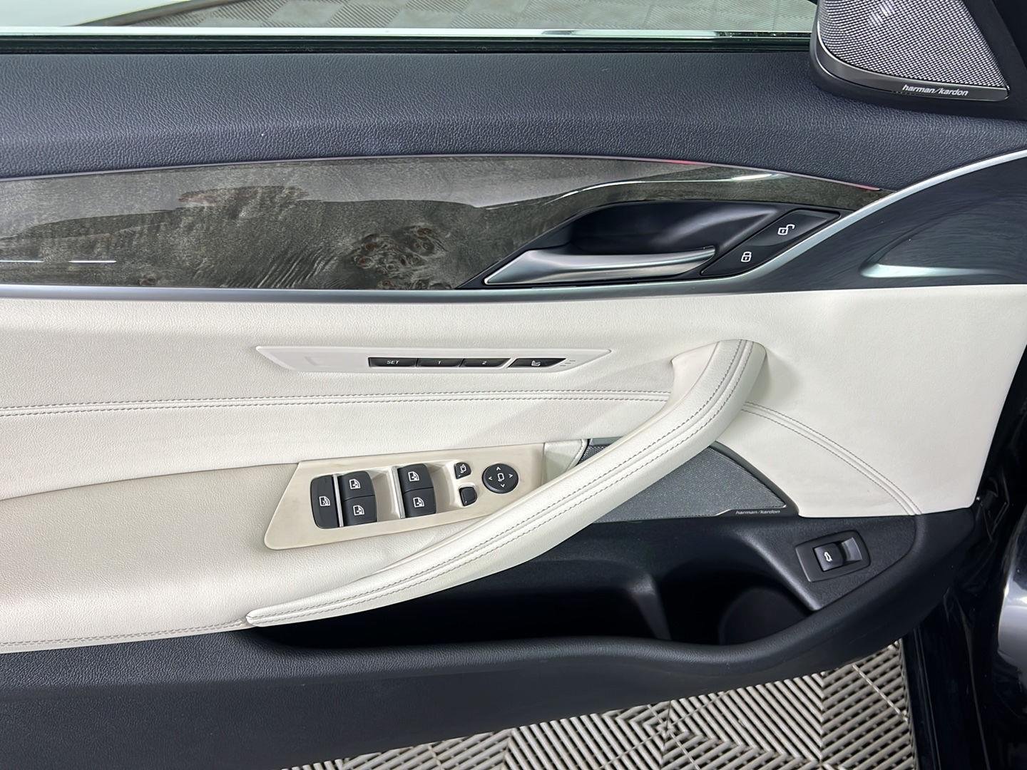Used 2023 Black Sapphire Metallic BMW 540i xDrive image 3