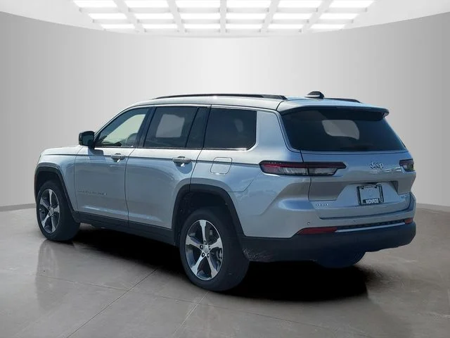 New 2026 Silver Zynith Exterior Paint Jeep Limited image 5