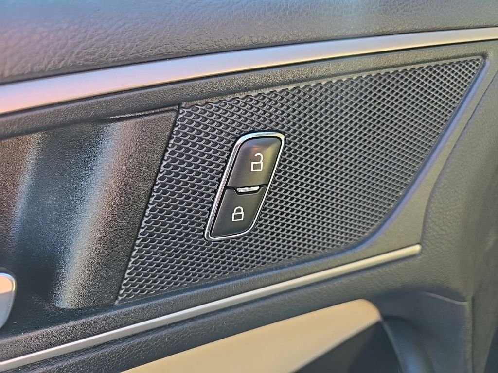Used 2019 Blue Ford SEL image 31