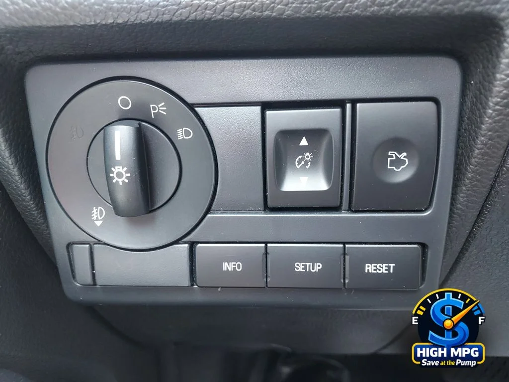 Used 2010 Gray Ford SE image 18