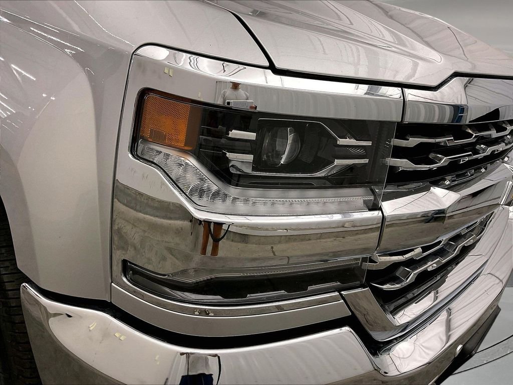 Used 2018 Silver Chevrolet LTZ image 34