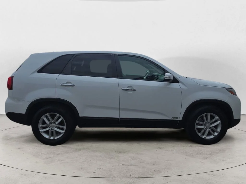 Used 2015 White Kia LX image 6