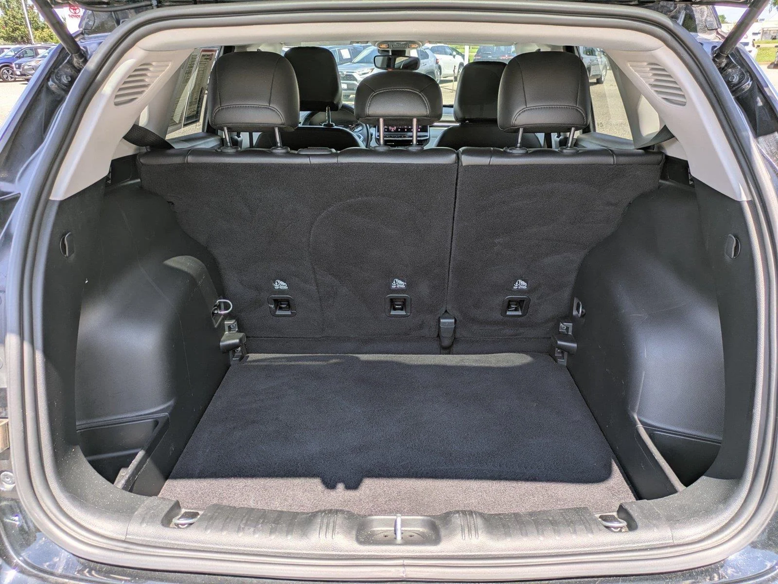 Used 2022 Diamond Black Crystal Pearlcoat Jeep Limited image 13