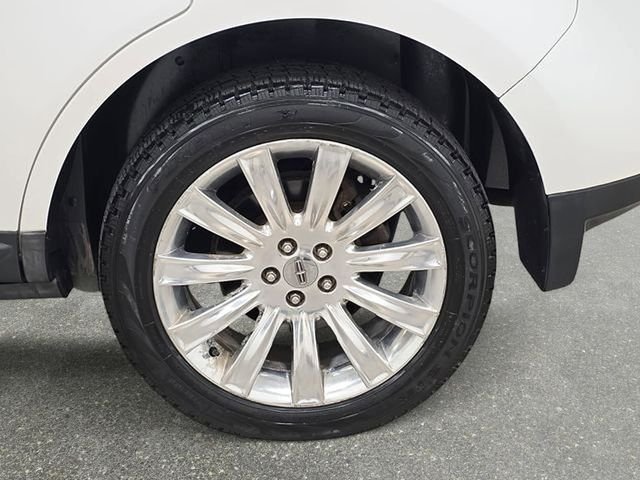 Used 2015 White Lincoln Base image 33