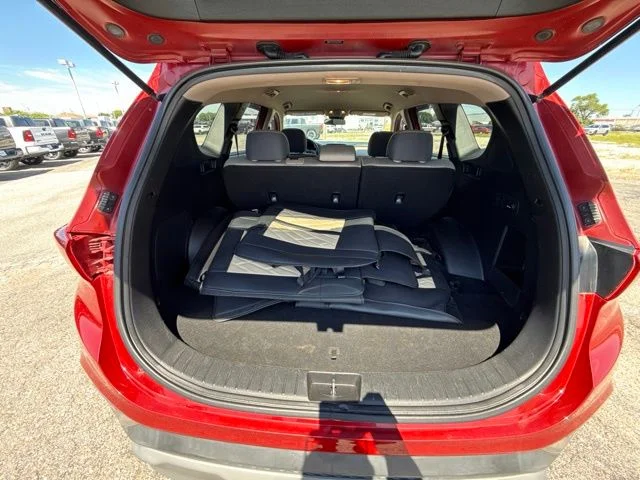 Used 2019 Red Hyundai SE image 30