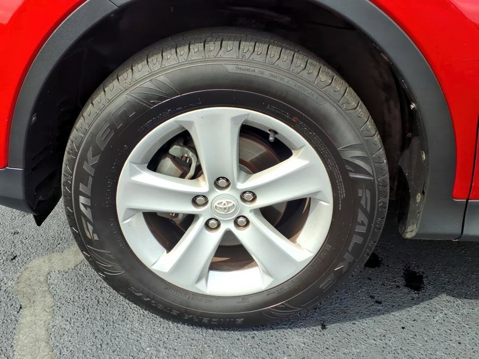 Used 2014 Barcelona Red Metallic Toyota XLE image 10