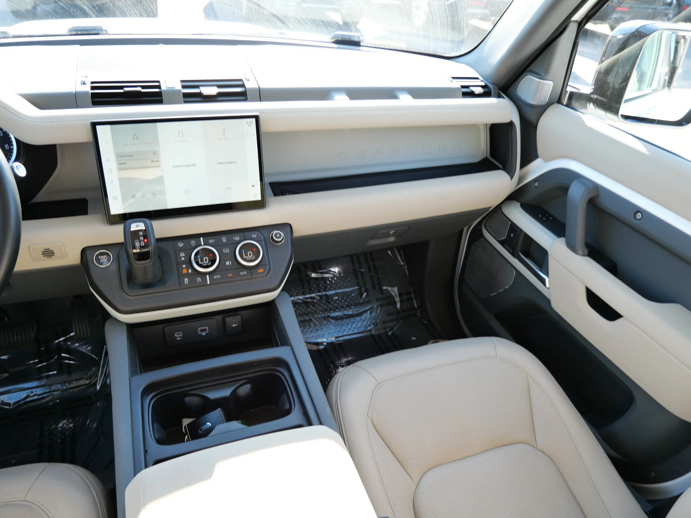 Used 2023 Fuji White Land Rover SE image 11