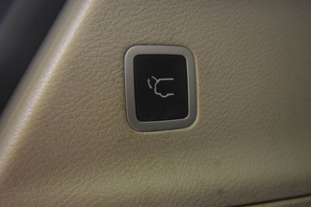 Used 2022 Gray Chrysler Touring L image 24