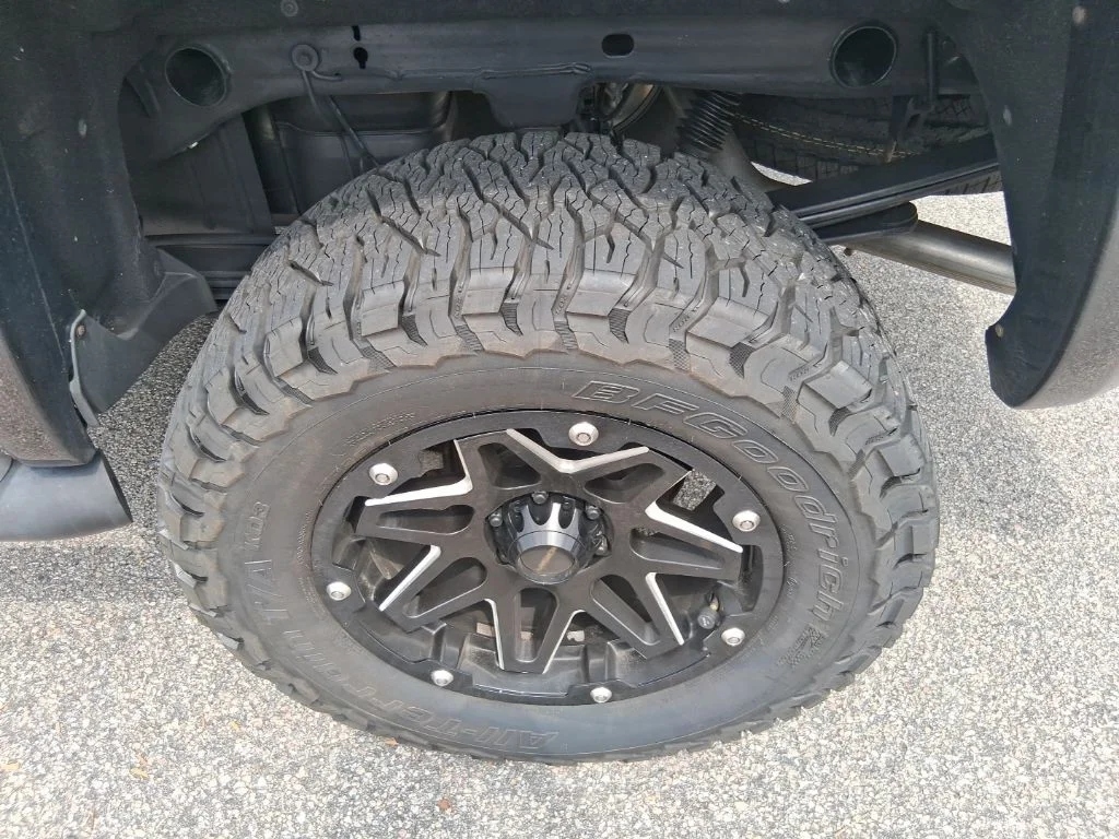 Used 2018 Black GMC SLT image 7