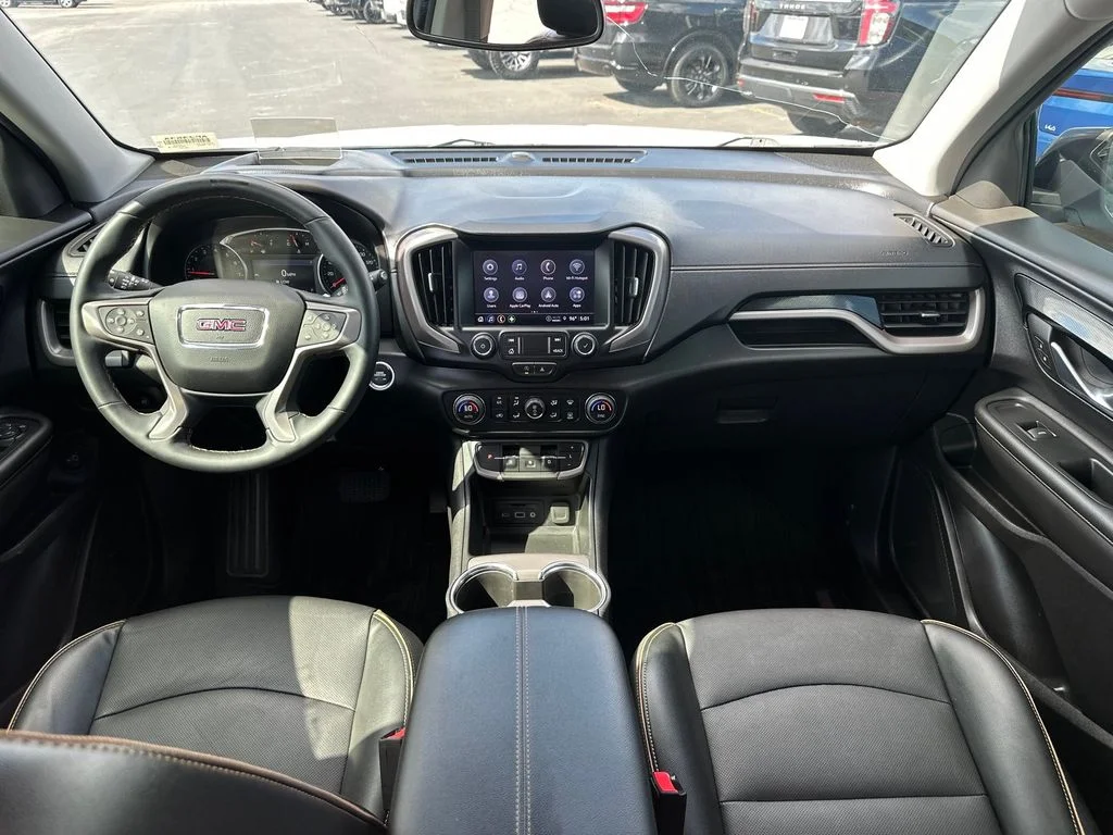 Used 2024 White GMC AT4 image 28