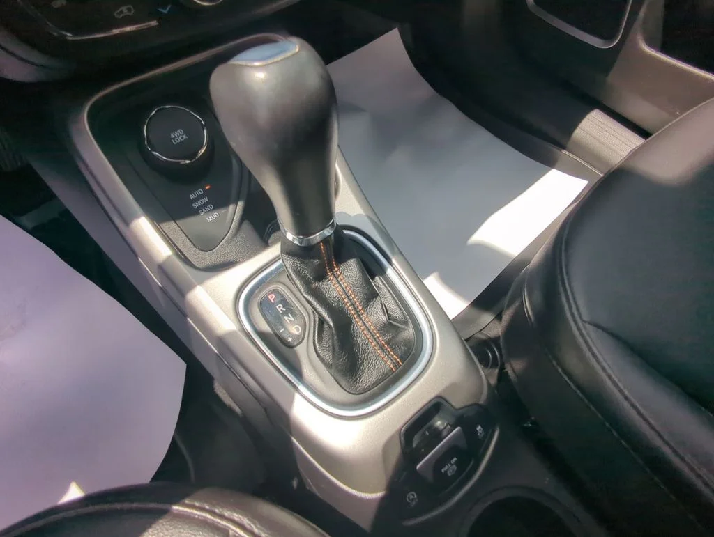 Used 2021 Blue Jeep Latitude image 20
