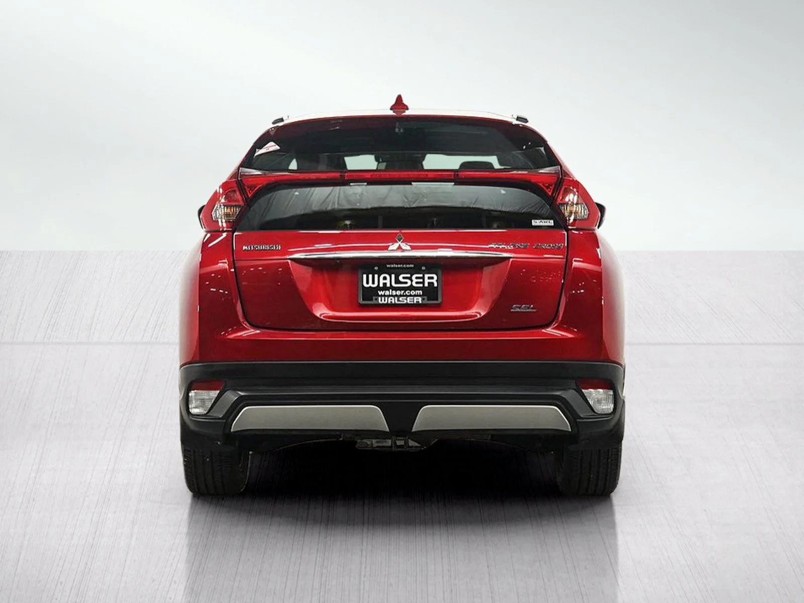 Used 2018 Red Mitsubishi SEL image 4
