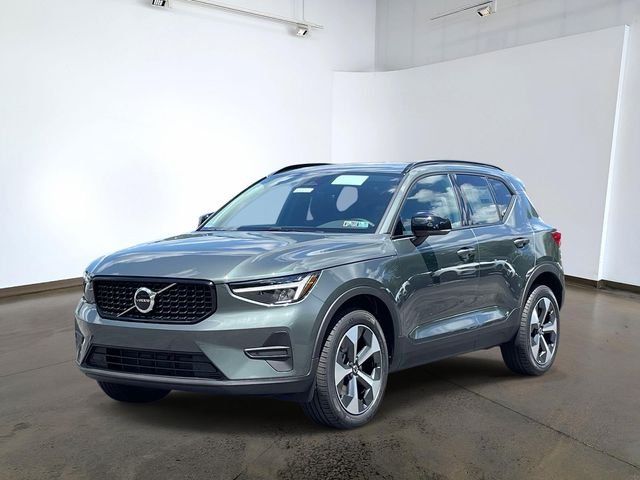 2026 Volvo XC40 B5 Core Dark AWD's photo