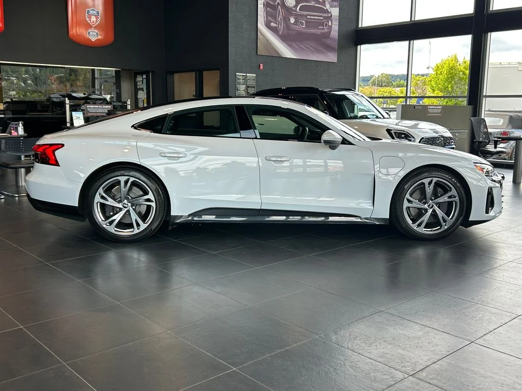 2023 Audi e-tron GT Premium Plus - Photo 6