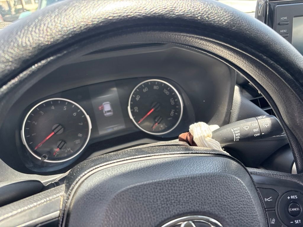 Used 2021 White Toyota LE image 15