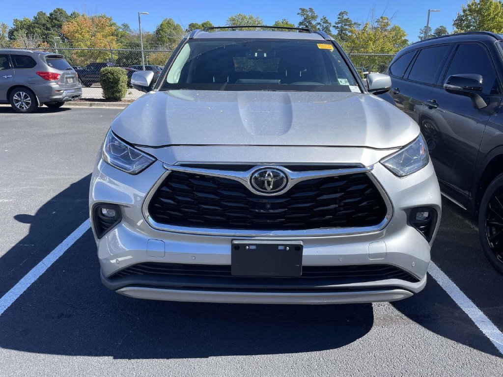 Used 2022 Silver Toyota Platinum image 2