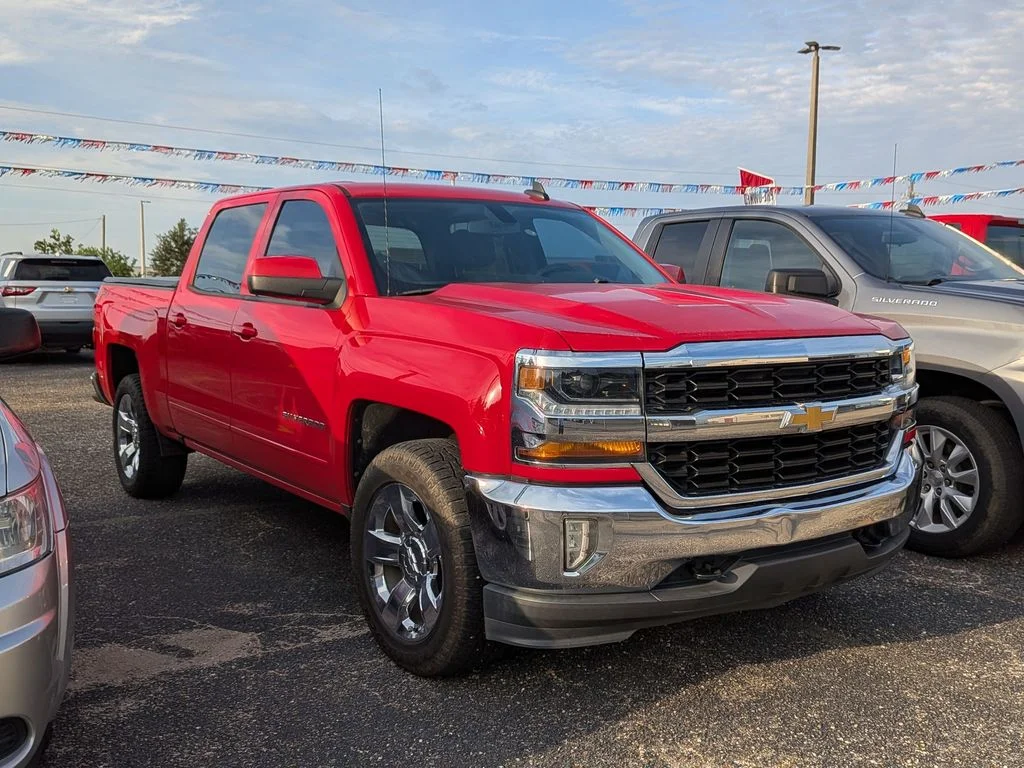 Used 2018 Red Chevrolet LT image 4