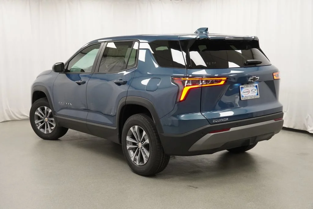 2027 Chevrolet Equinox LT - Photo 5