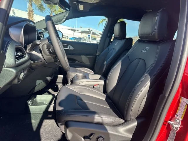 2026 Chrysler Pacifica Select - Photo 20