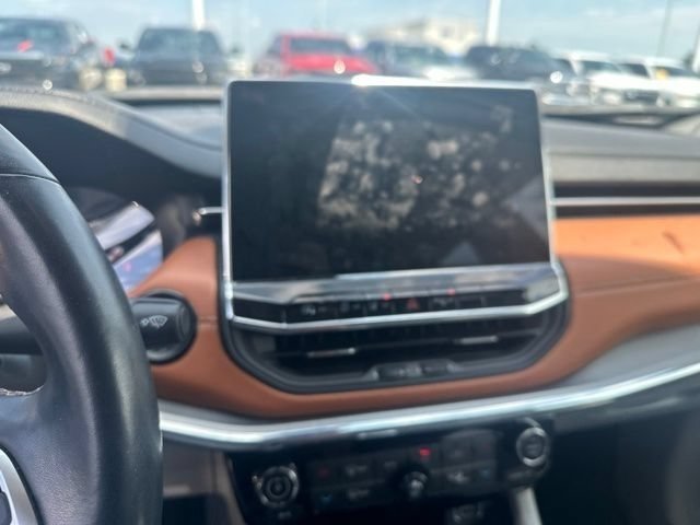 Used 2022 Diamond Black Crystal Pearlcoat Jeep Limited image 19