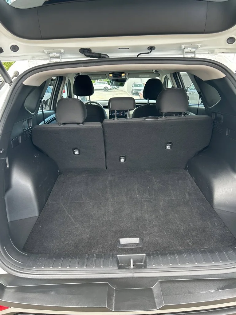 Used 2024 White Hyundai SEL image 14