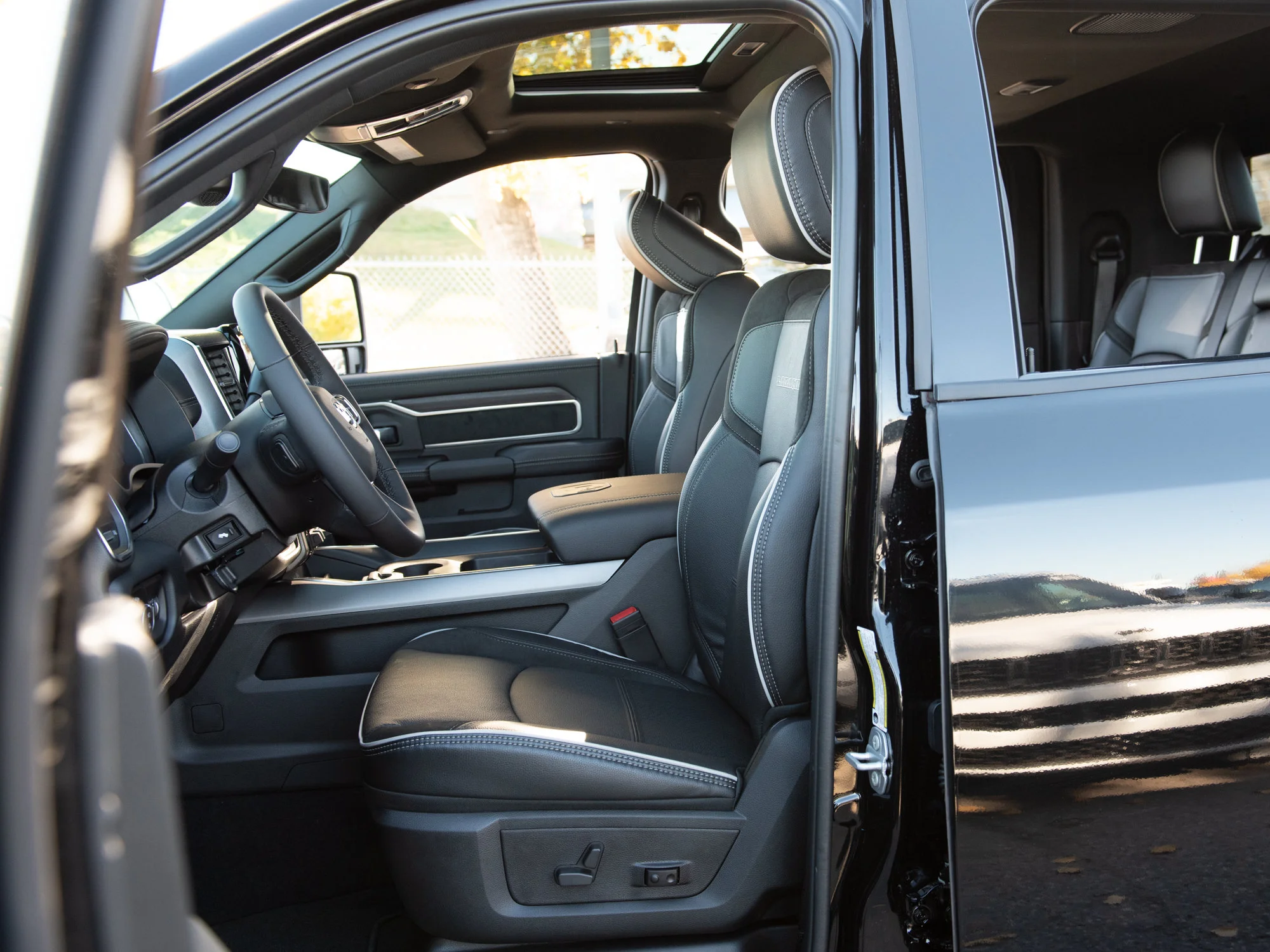 New 2027 Black RAM Laramie* Mega Cab 4x4, Sport Appearance Pkg, Sunroof, Heated/Ventilated Leather image 23