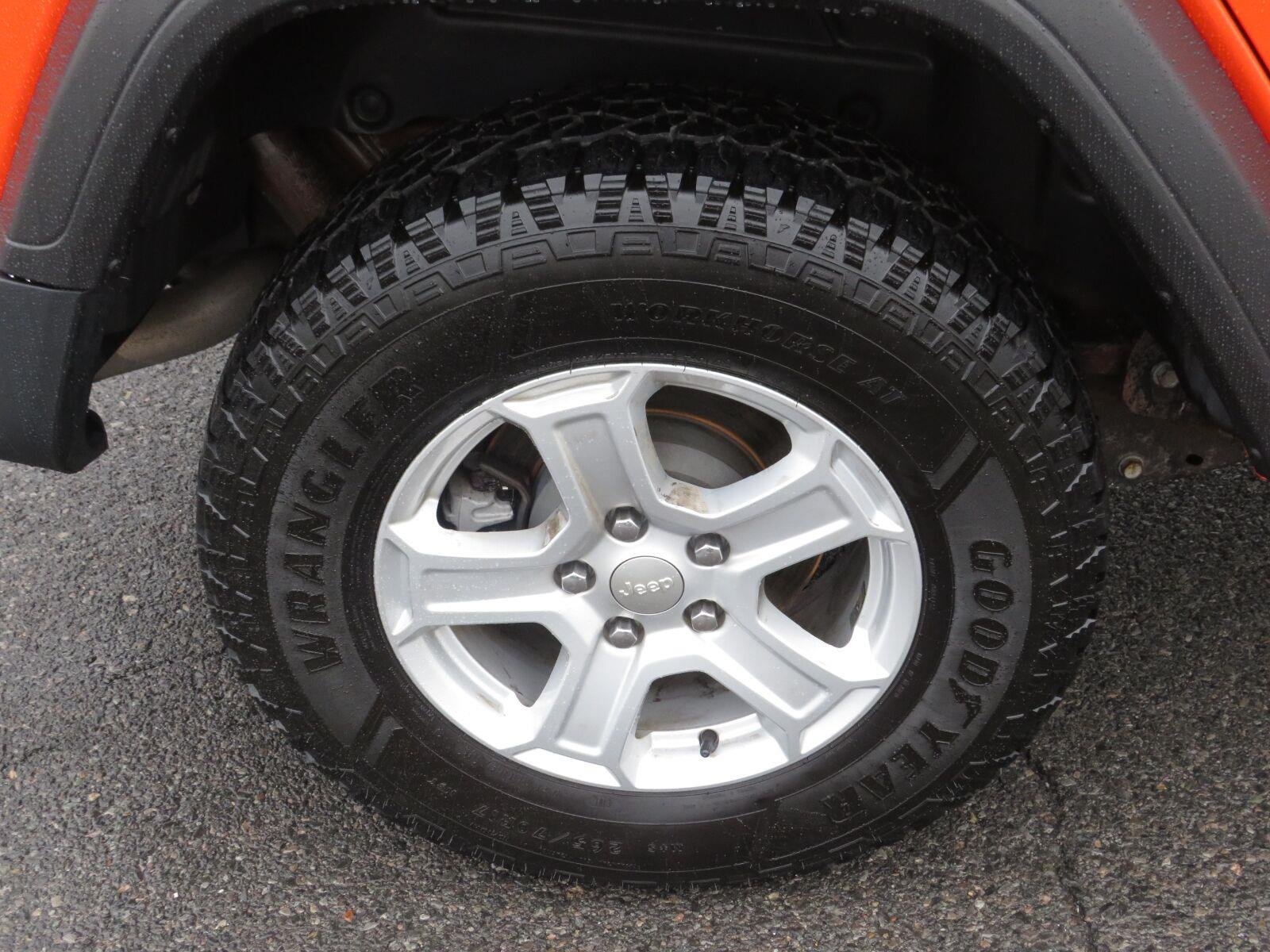 Used 2020 Punkn Metallic Clearcoat Jeep Sport S image 15