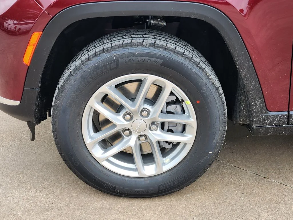 New 2026 Velvet Red Pearl-Coat Exterior Paint Jeep Laredo X image 7
