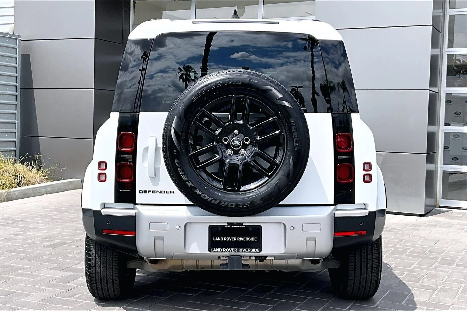 Used 2024 White Land Rover S image 4