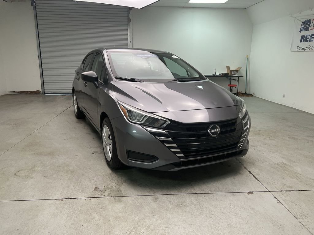 2024 Nissan Versa 1.6 S CVT's photo